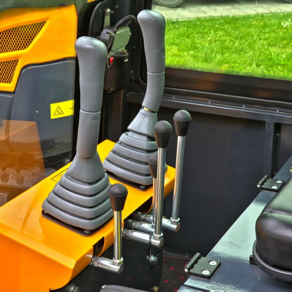 Mini ekskavatorius ENZO HT-10 (sustiprinta versija, 1000 kg)