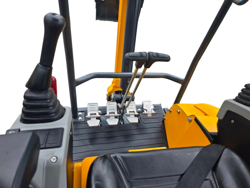 Mini ekskavatorius ENZO HT-18 (1760 kg)