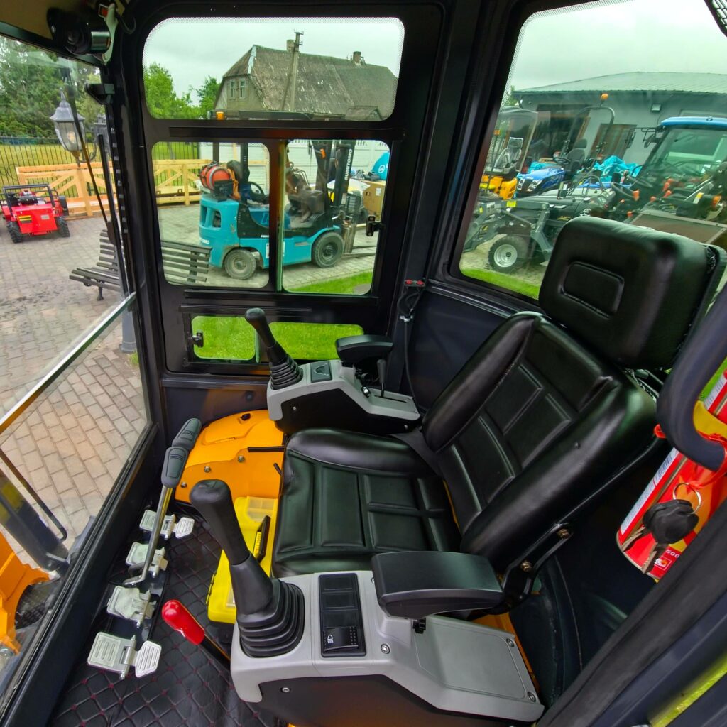 Mini ekskavatorius ENZO HT-18 (1760 kg)