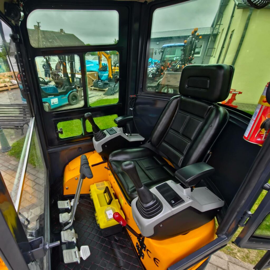 Mini ekskavatorius ENZO HT-18 (1760 kg)