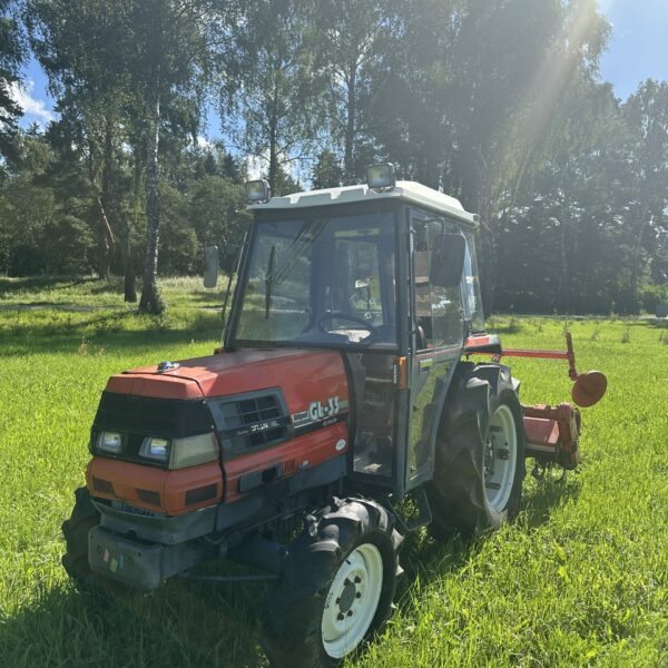 Naudotas traktorius KUBOTA GL33 (24 kW, su freza)