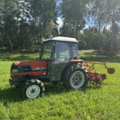 Naudotas traktorius KUBOTA GL33 (24 kW, su freza)