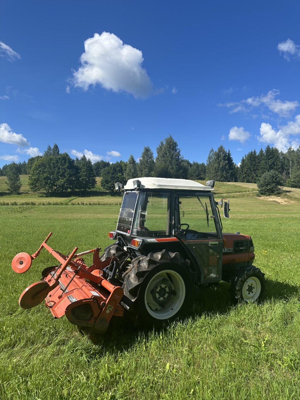 Naudotas traktorius KUBOTA GL33 (24 kW, su freza)