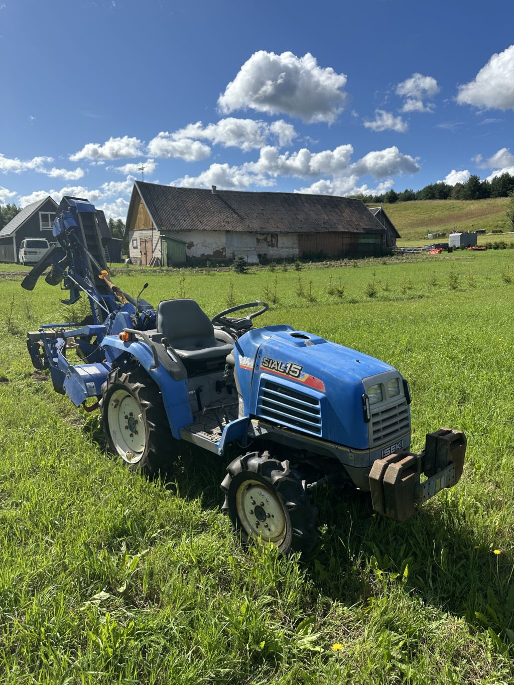 Naudotas traktorius ISEKI TF15F (11 kW, su freza ir vagojimo aparatu)