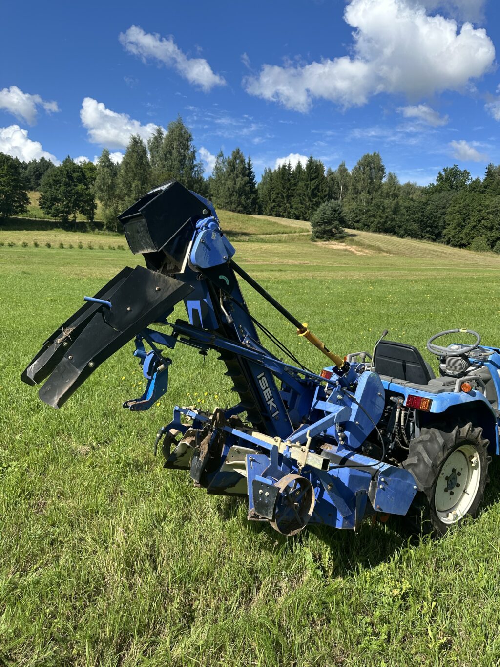 Naudotas traktorius ISEKI TF15F (11 kW, su freza ir vagojimo aparatu)