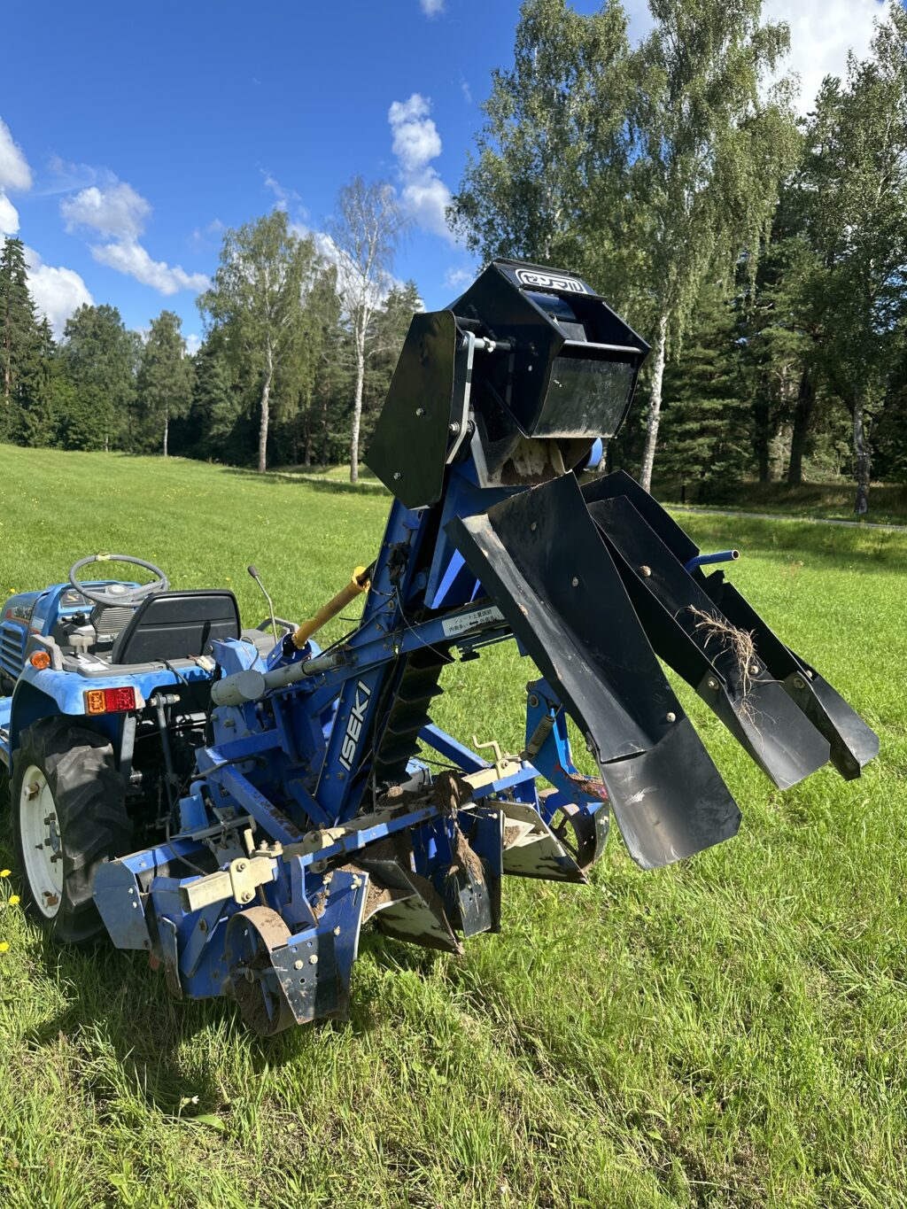 Naudotas traktorius ISEKI TF15F (11 kW, su freza ir vagojimo aparatu)