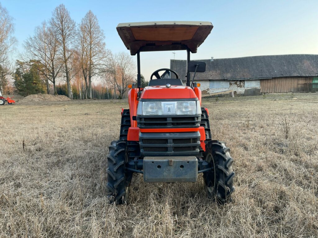 Naudotas traktorius KUBOTA GT21 (15 kW, su freza)
