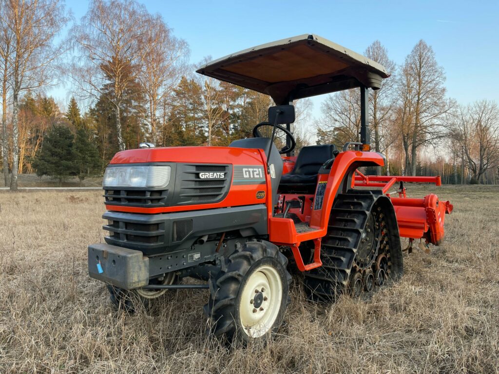 Naudotas traktorius KUBOTA GT21 (15 kW, su freza)