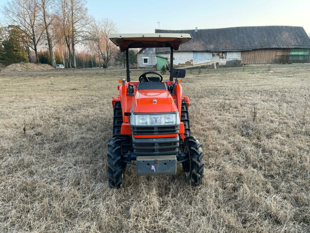 Naudotas traktorius KUBOTA GT21 (15 kW, su freza)