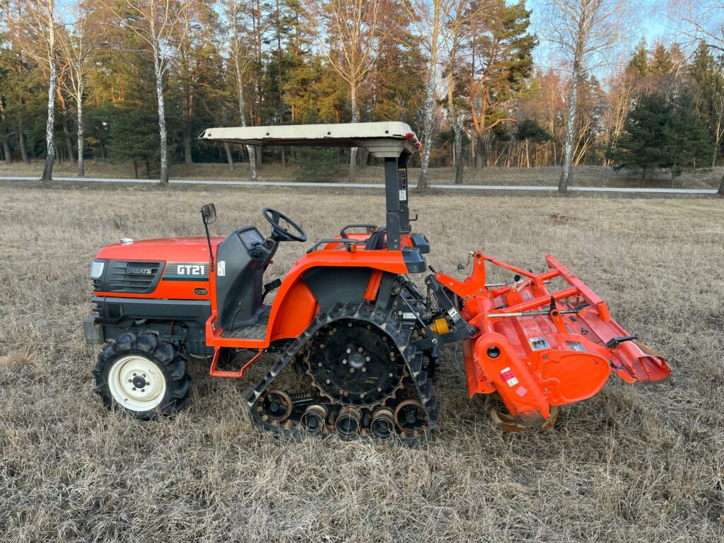 Naudotas traktorius KUBOTA GT21 (15 kW, su freza)