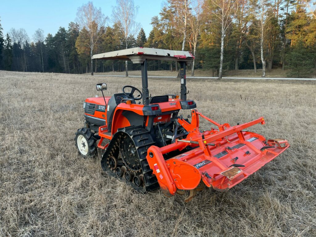 Naudotas traktorius KUBOTA GT21 (15 kW, su freza)