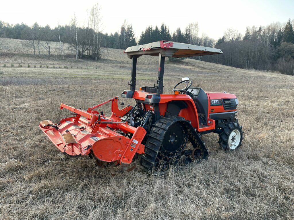 Naudotas traktorius KUBOTA GT21 (15 kW, su freza)