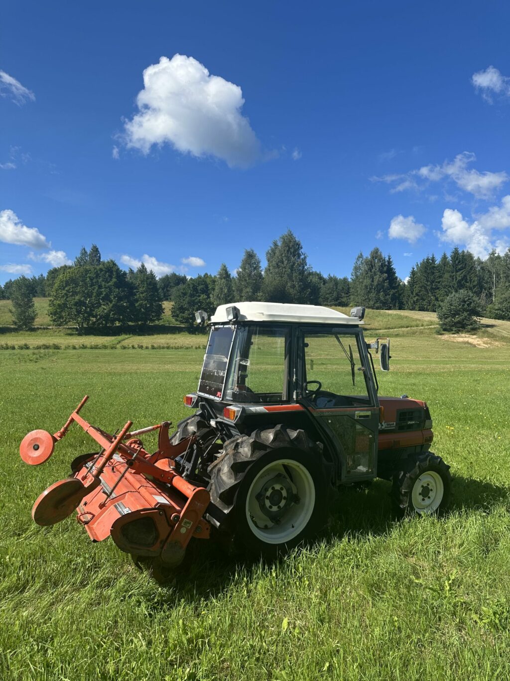 Naudotas traktorius KUBOTA GL33 (24 kW, su freza)