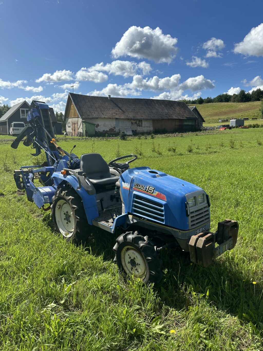 Naudotas traktorius ISEKI TF15F (11 kW, su freza ir vagojimo aparatu)