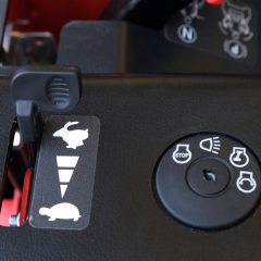 Nulinio apsisukimo traktoriukas YT-85553 (11 kW)