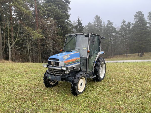 Naudotas traktorius ISEKI TG273F (20 kW)