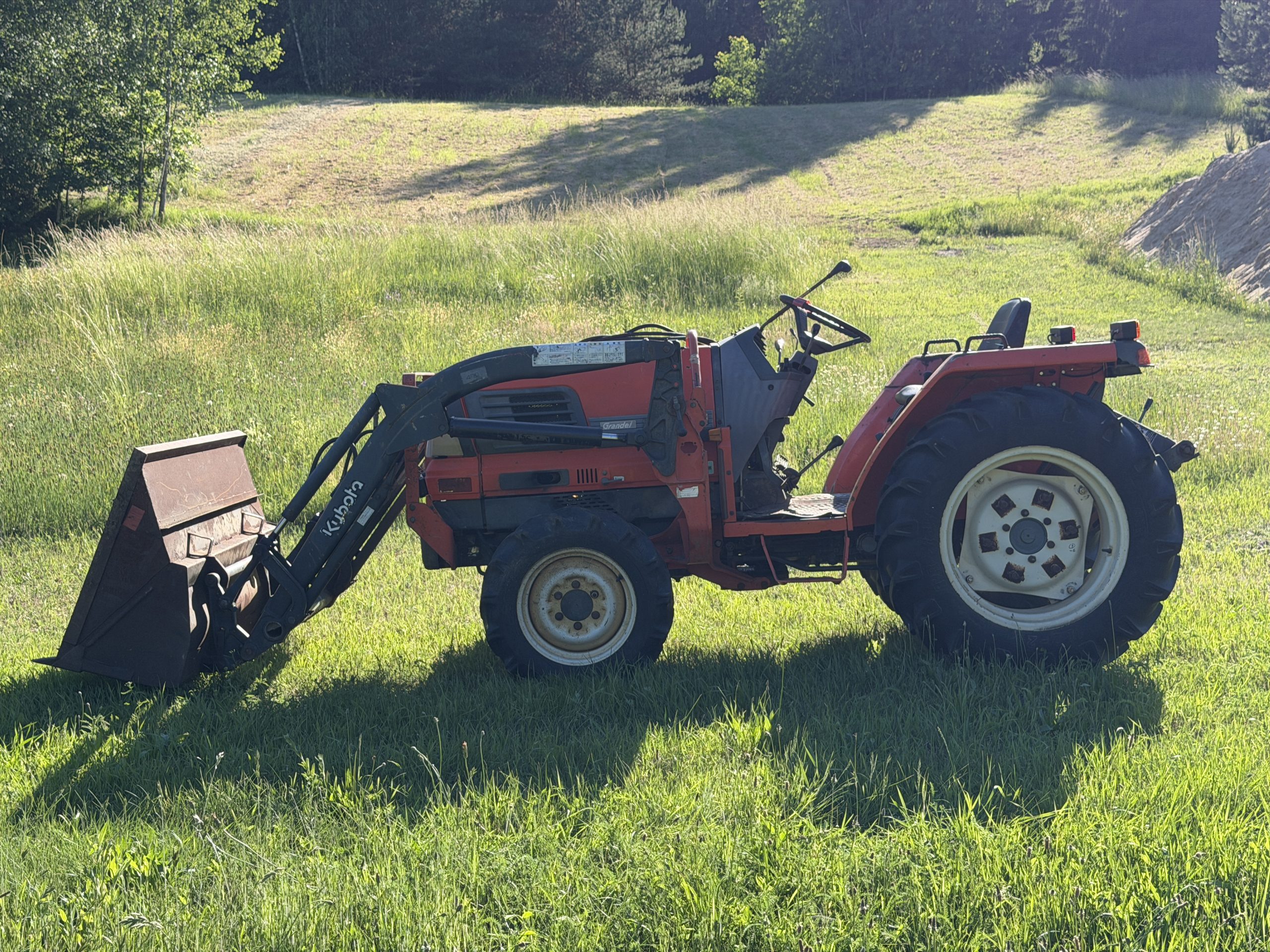 Naudotas traktorius KUBOTA GL260D (19 kW, su frontaliniu krautuvu) 17 Naudotas traktorius KUBOTA GL260D (19 kW, su frontaliniu krautuvu)