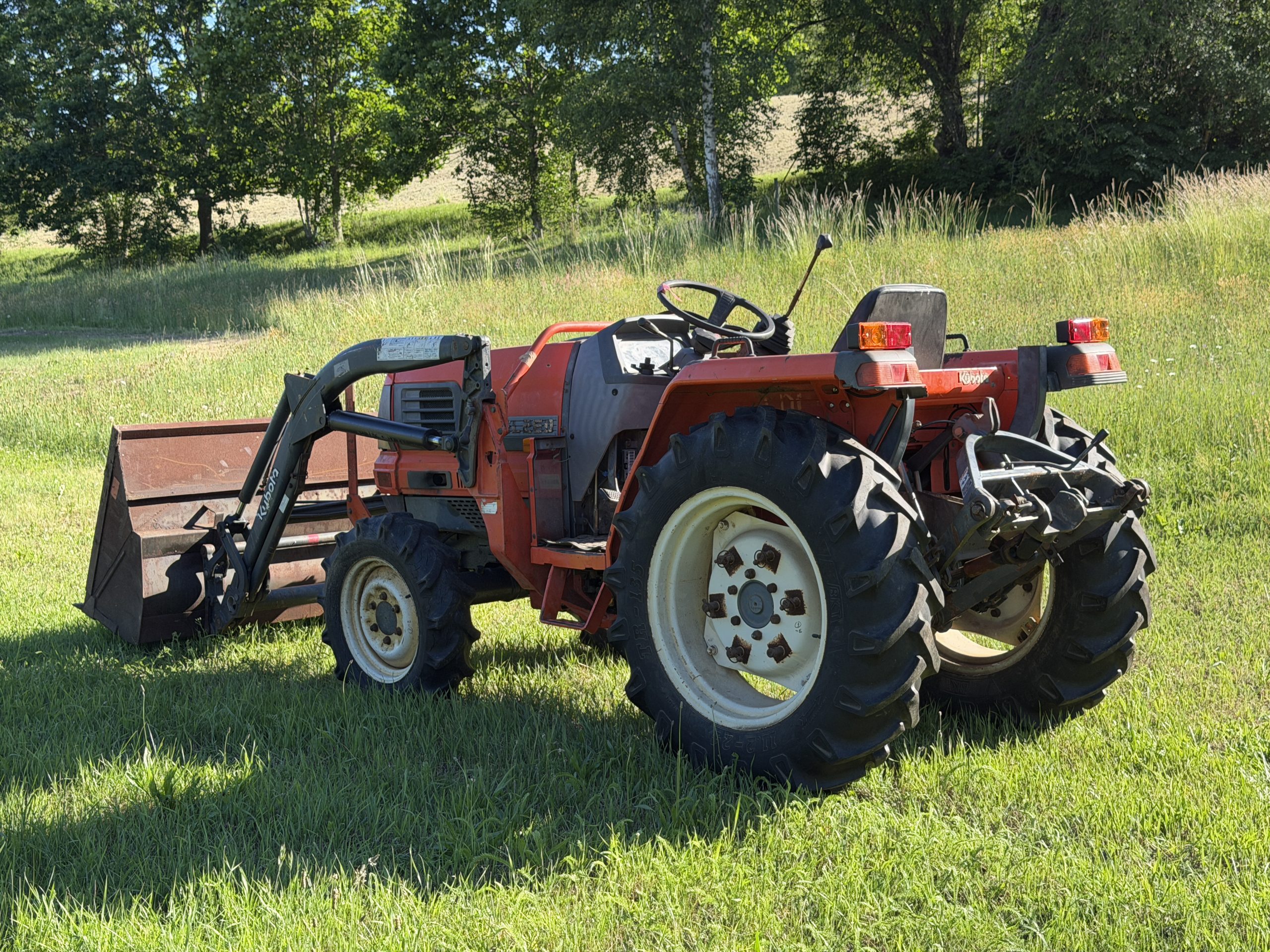 Naudotas traktorius KUBOTA GL260D (19 kW, su frontaliniu krautuvu) 15 Naudotas traktorius KUBOTA GL260D (19 kW, su frontaliniu krautuvu)