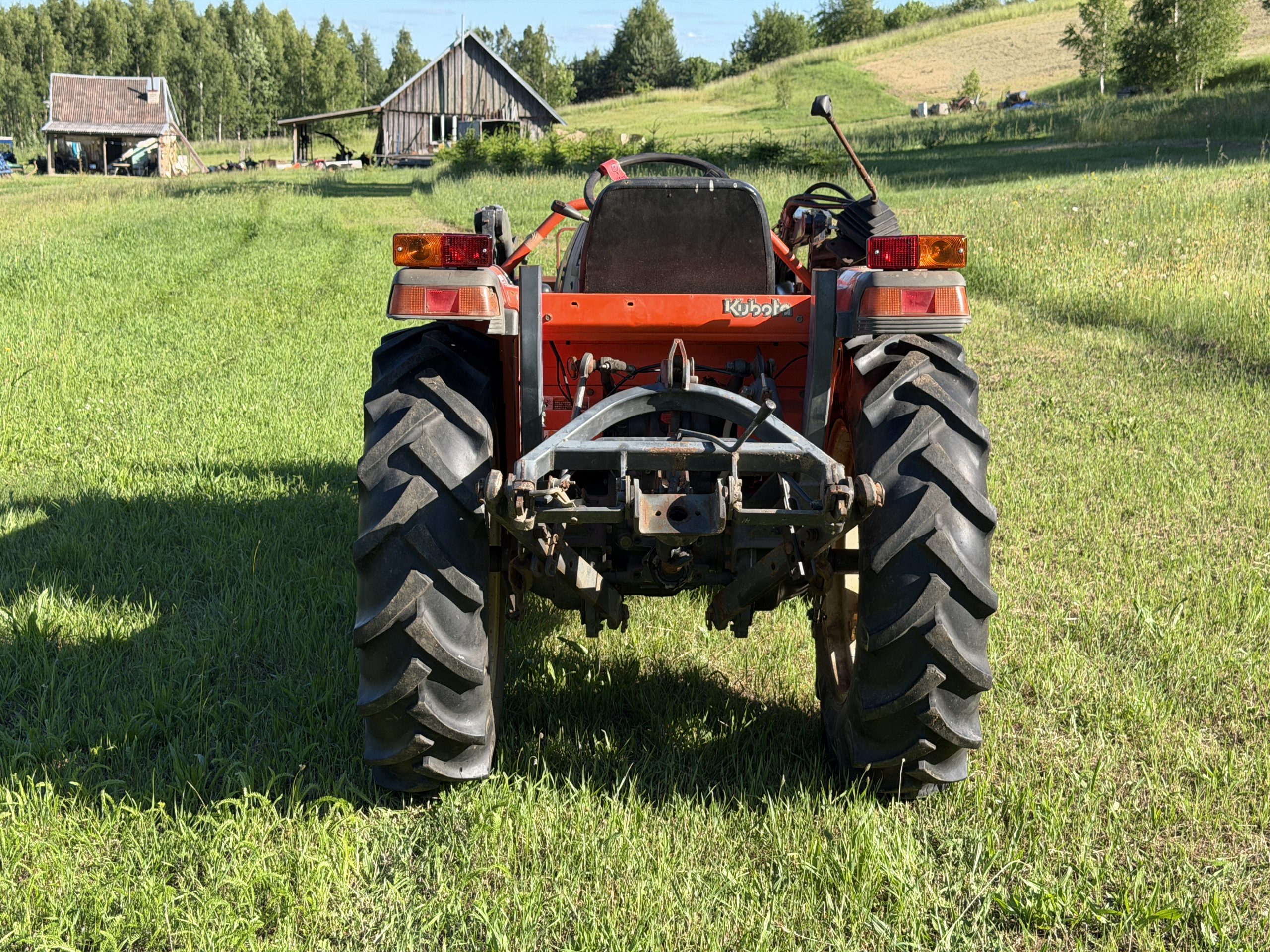 Naudotas traktorius KUBOTA GL260D (19 kW, su frontaliniu krautuvu) 13 Naudotas traktorius KUBOTA GL260D (19 kW, su frontaliniu krautuvu)