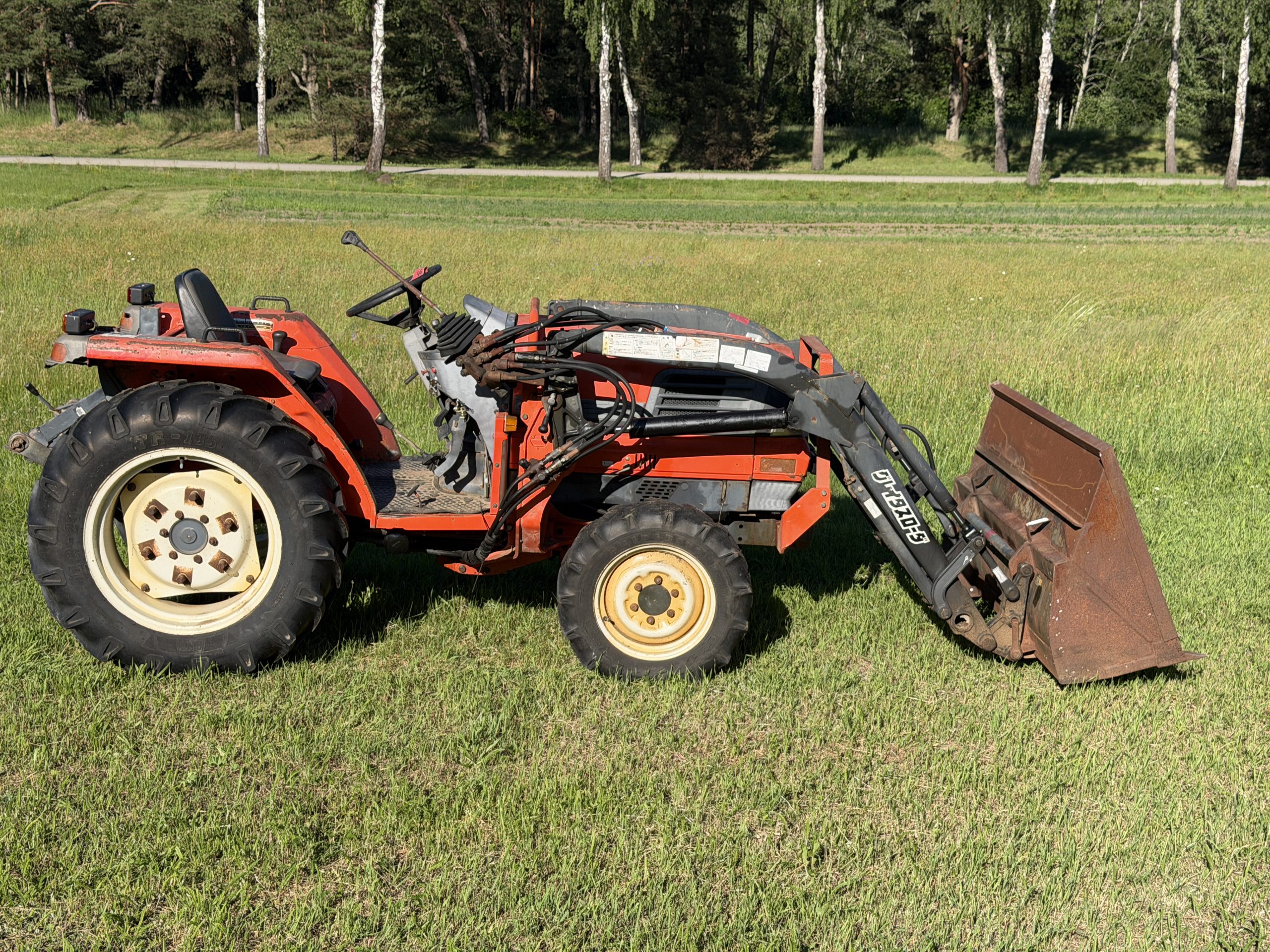 Naudotas traktorius KUBOTA GL260D (19 kW, su frontaliniu krautuvu) 9 Naudotas traktorius KUBOTA GL260D (19 kW, su frontaliniu krautuvu)