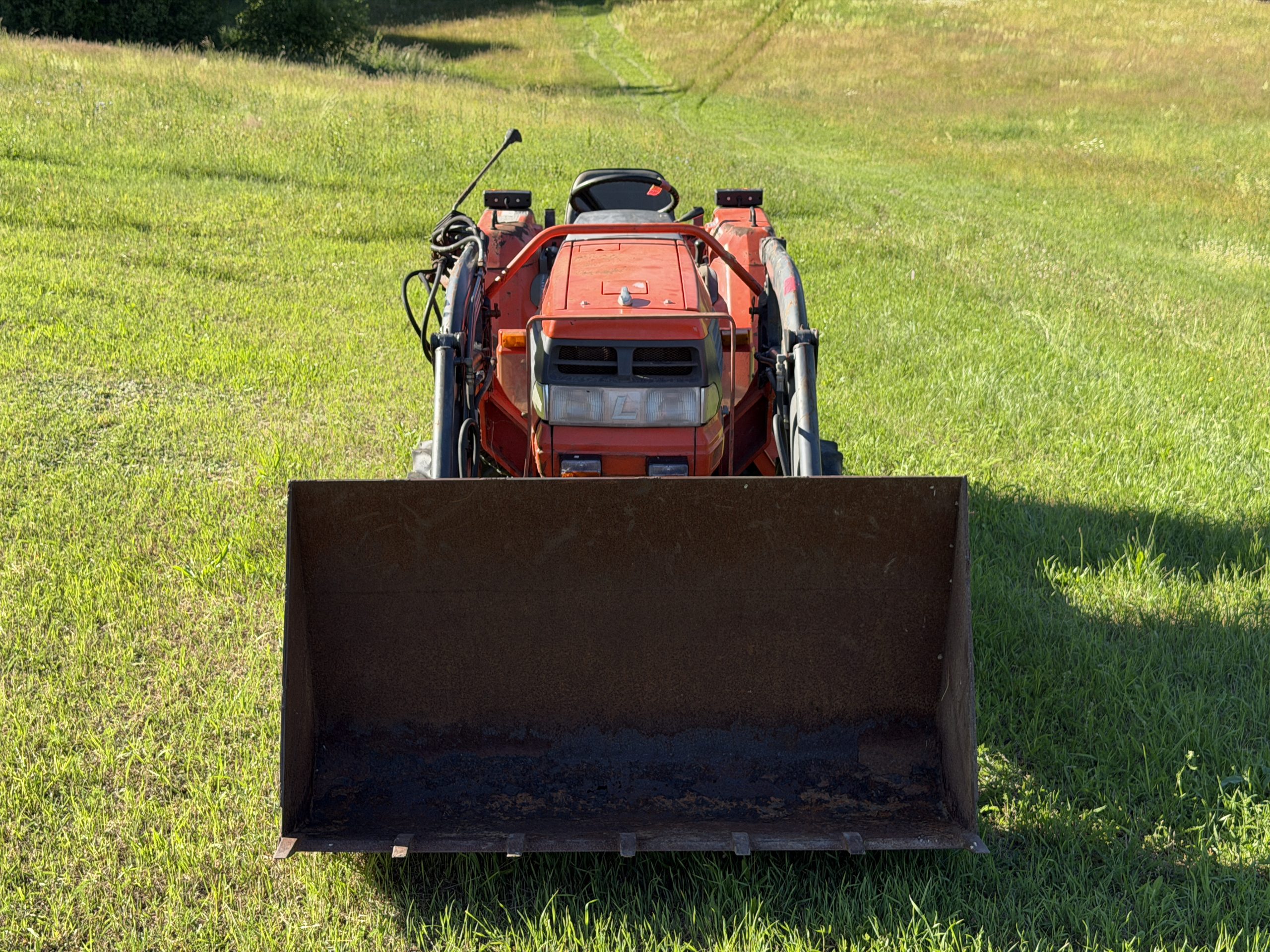 Naudotas traktorius KUBOTA GL260D (19 kW, su frontaliniu krautuvu) 5 Naudotas traktorius KUBOTA GL260D (19 kW, su frontaliniu krautuvu)
