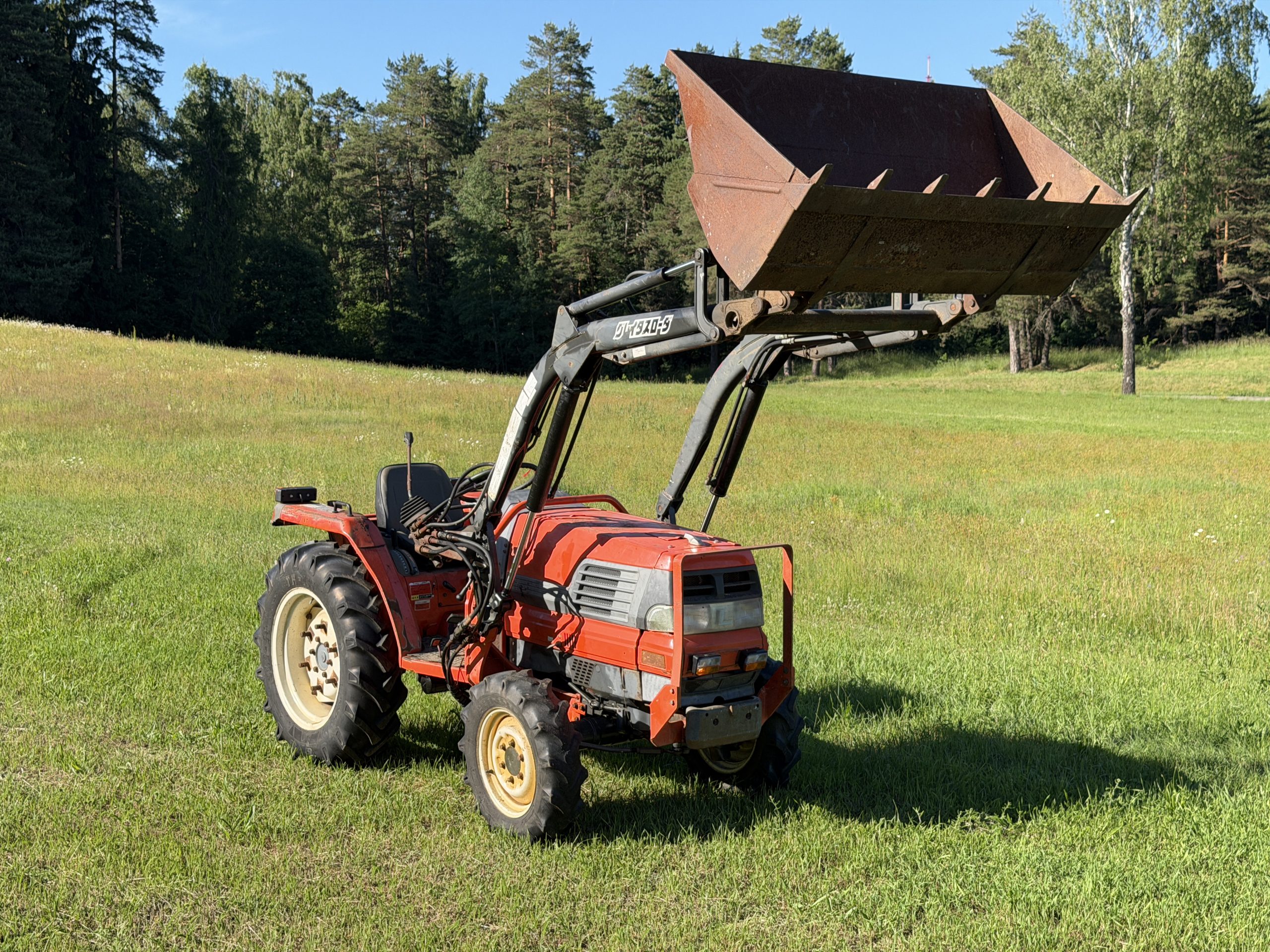 Naudotas traktorius KUBOTA GL260D (19 kW, su frontaliniu krautuvu) 1 Naudotas traktorius KUBOTA GL260D (19 kW, su frontaliniu krautuvu)