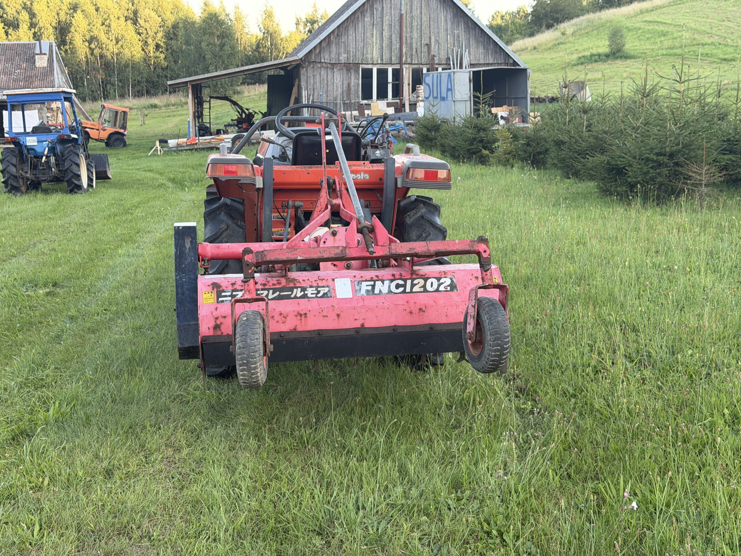 Naudotas traktorius KUBOTA GL201 (15 kW, su frontaliniu krautuvu) 7 Naudotas traktorius KUBOTA GL201 (15 kW, su frontaliniu krautuvu)