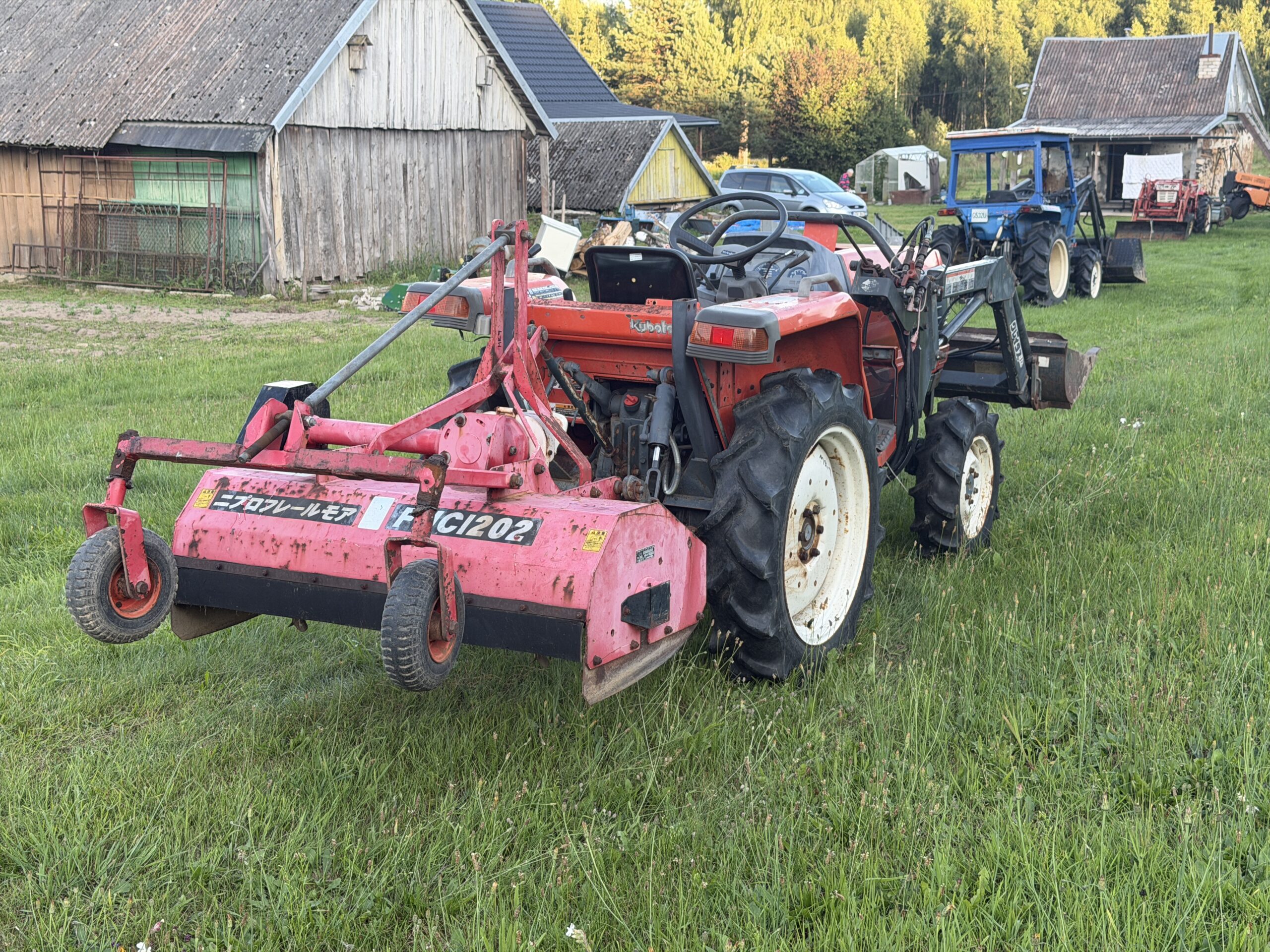 Naudotas traktorius KUBOTA GL201 (15 kW, su frontaliniu krautuvu) 9 Naudotas traktorius KUBOTA GL201 (15 kW, su frontaliniu krautuvu)