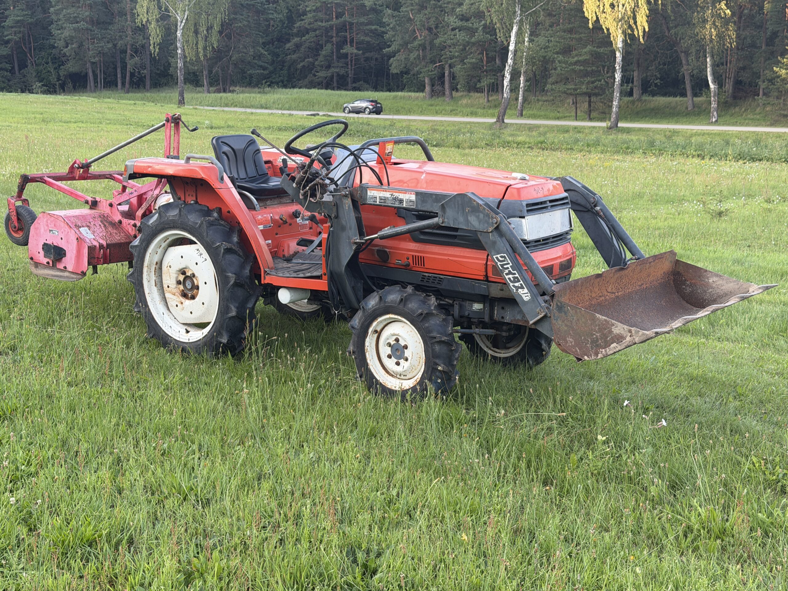 Naudotas traktorius KUBOTA GL201 (15 kW, su frontaliniu krautuvu) 13 Naudotas traktorius KUBOTA GL201 (15 kW, su frontaliniu krautuvu)