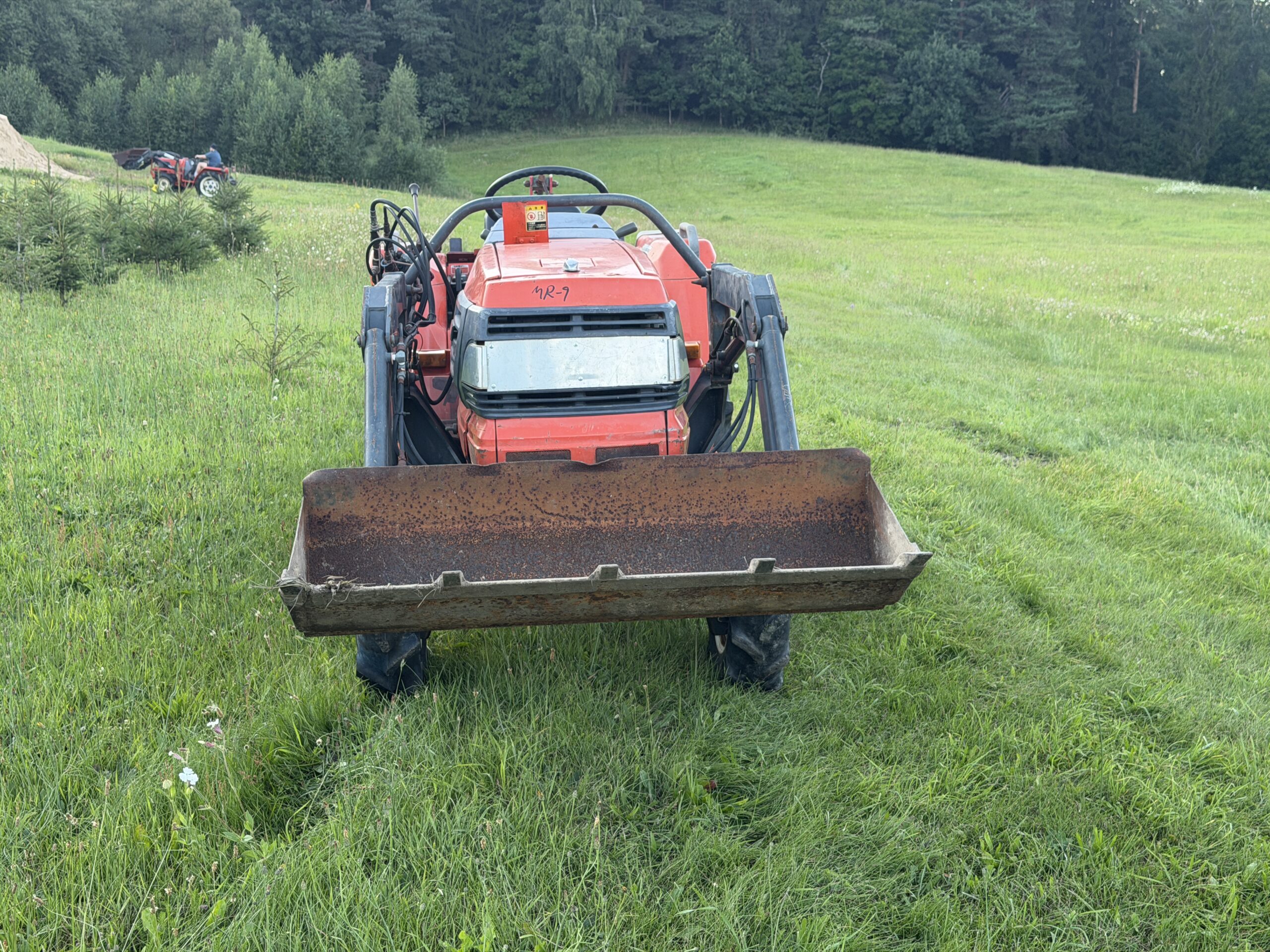 Naudotas traktorius KUBOTA GL201 (15 kW, su frontaliniu krautuvu) 15 Naudotas traktorius KUBOTA GL201 (15 kW, su frontaliniu krautuvu)
