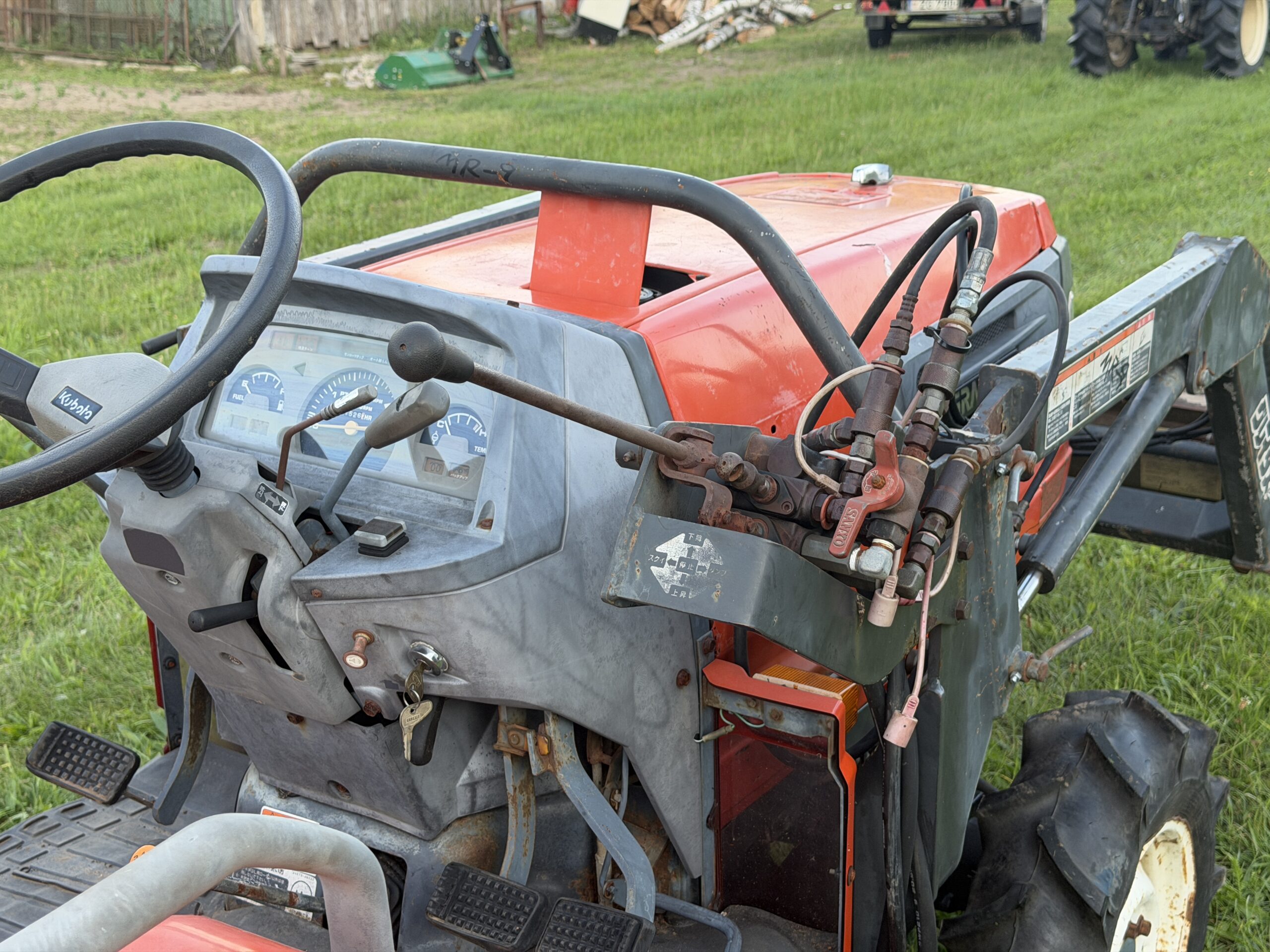 Naudotas traktorius KUBOTA GL201 (15 kW, su frontaliniu krautuvu) 17 Naudotas traktorius KUBOTA GL201 (15 kW, su frontaliniu krautuvu)