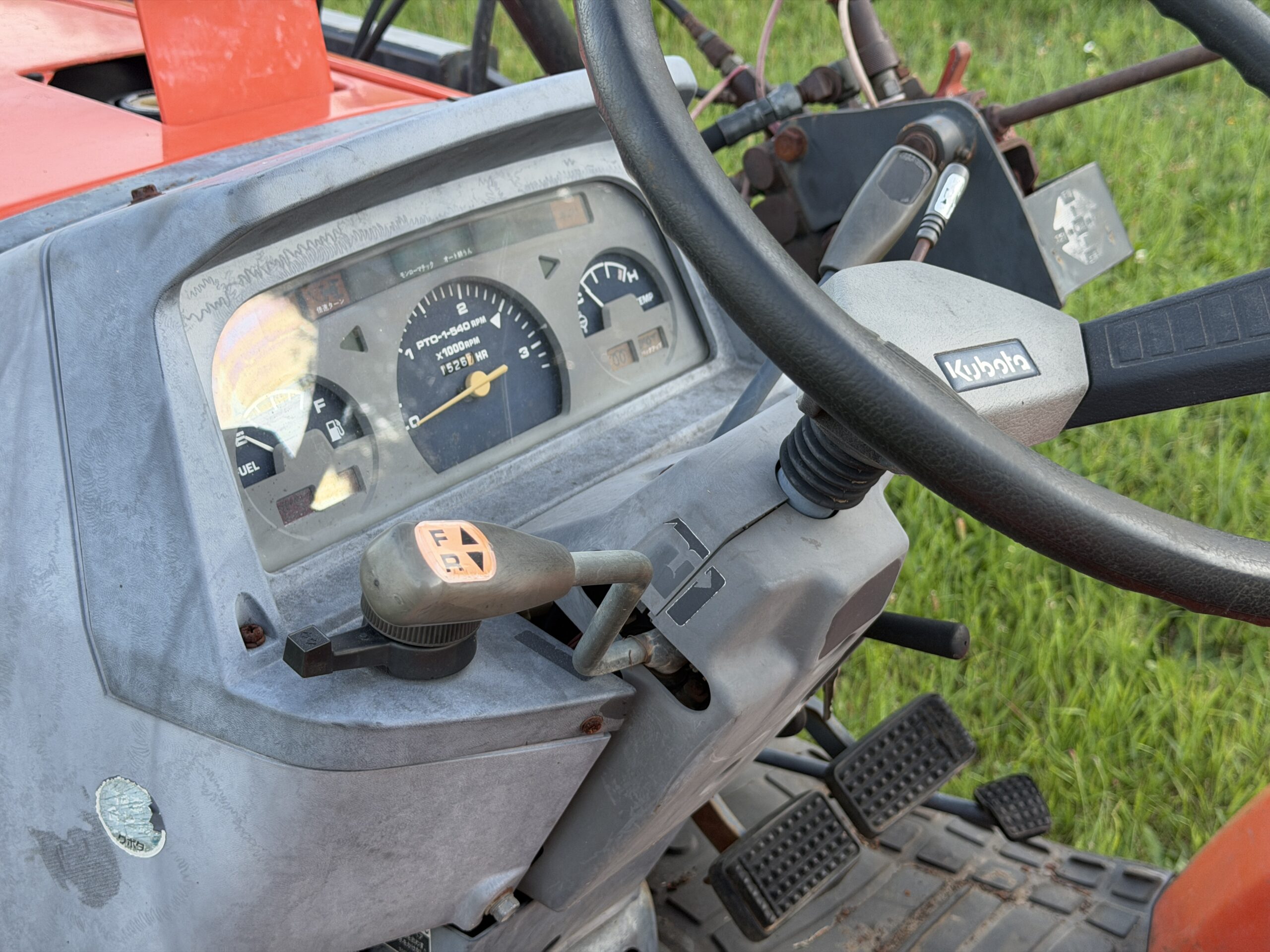 Naudotas traktorius KUBOTA GL201 (15 kW, su frontaliniu krautuvu) 21 Naudotas traktorius KUBOTA GL201 (15 kW, su frontaliniu krautuvu)