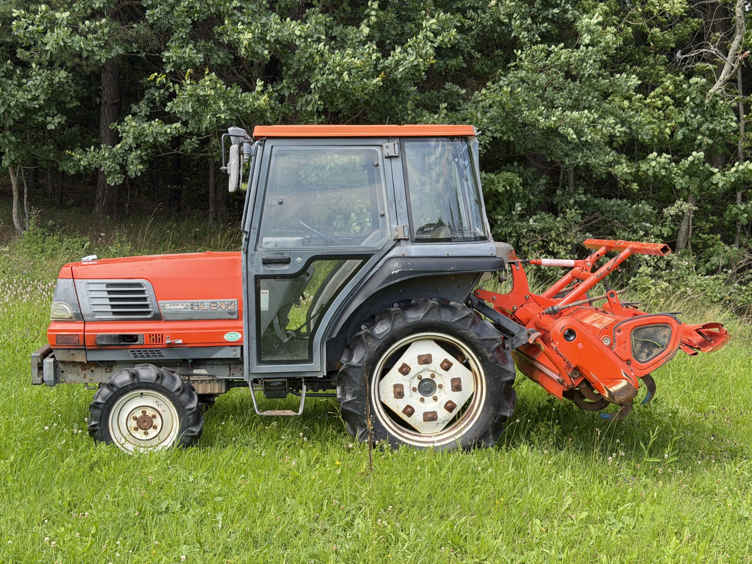 Naudotas traktorius KUBOTA GL240 (18 kW, su freza) 3 Naudotas traktorius KUBOTA GL240 (18 kW, su freza)