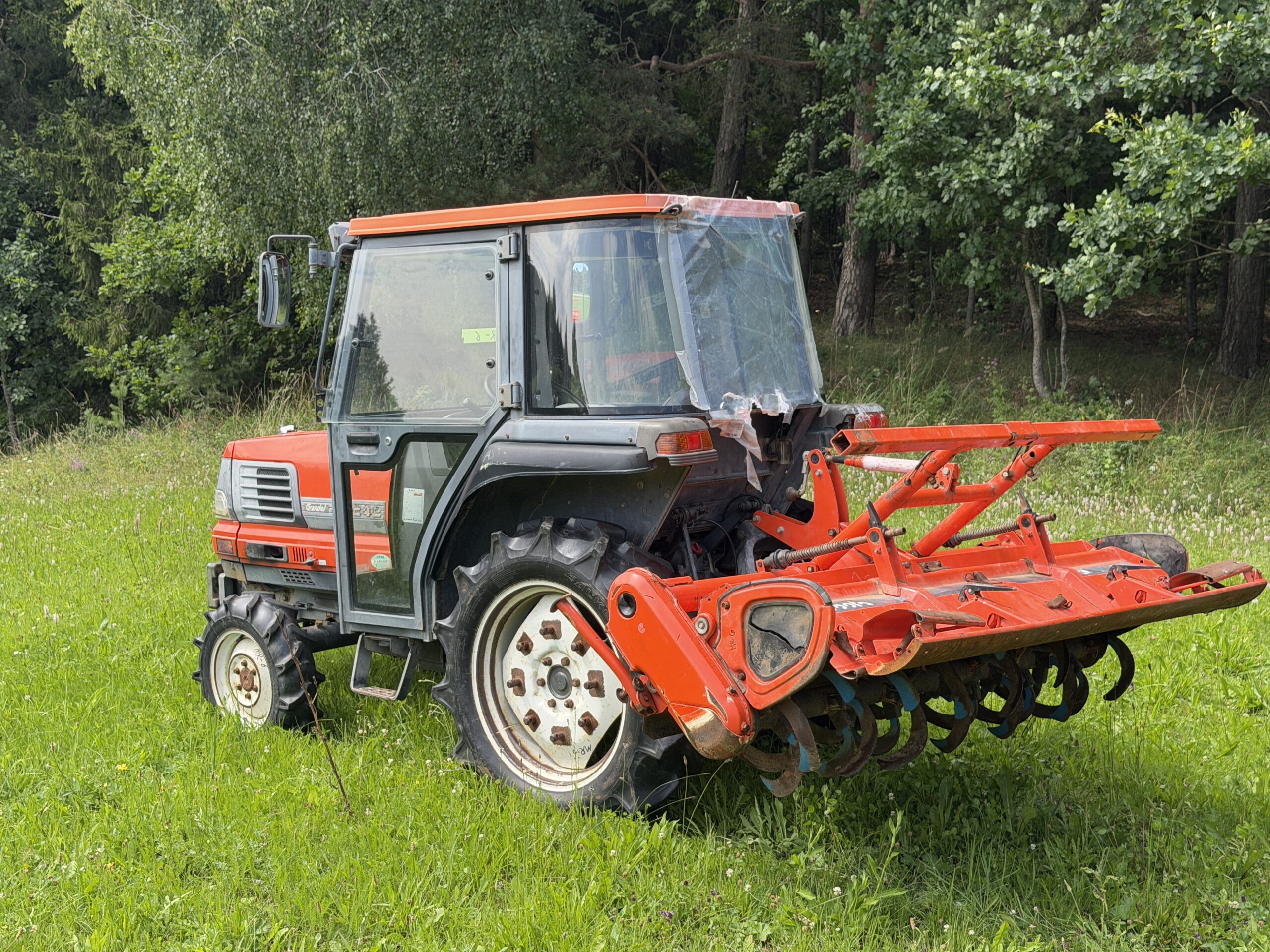 Naudotas traktorius KUBOTA GL240 (18 kW, su freza) 5 Naudotas traktorius KUBOTA GL240 (18 kW, su freza)