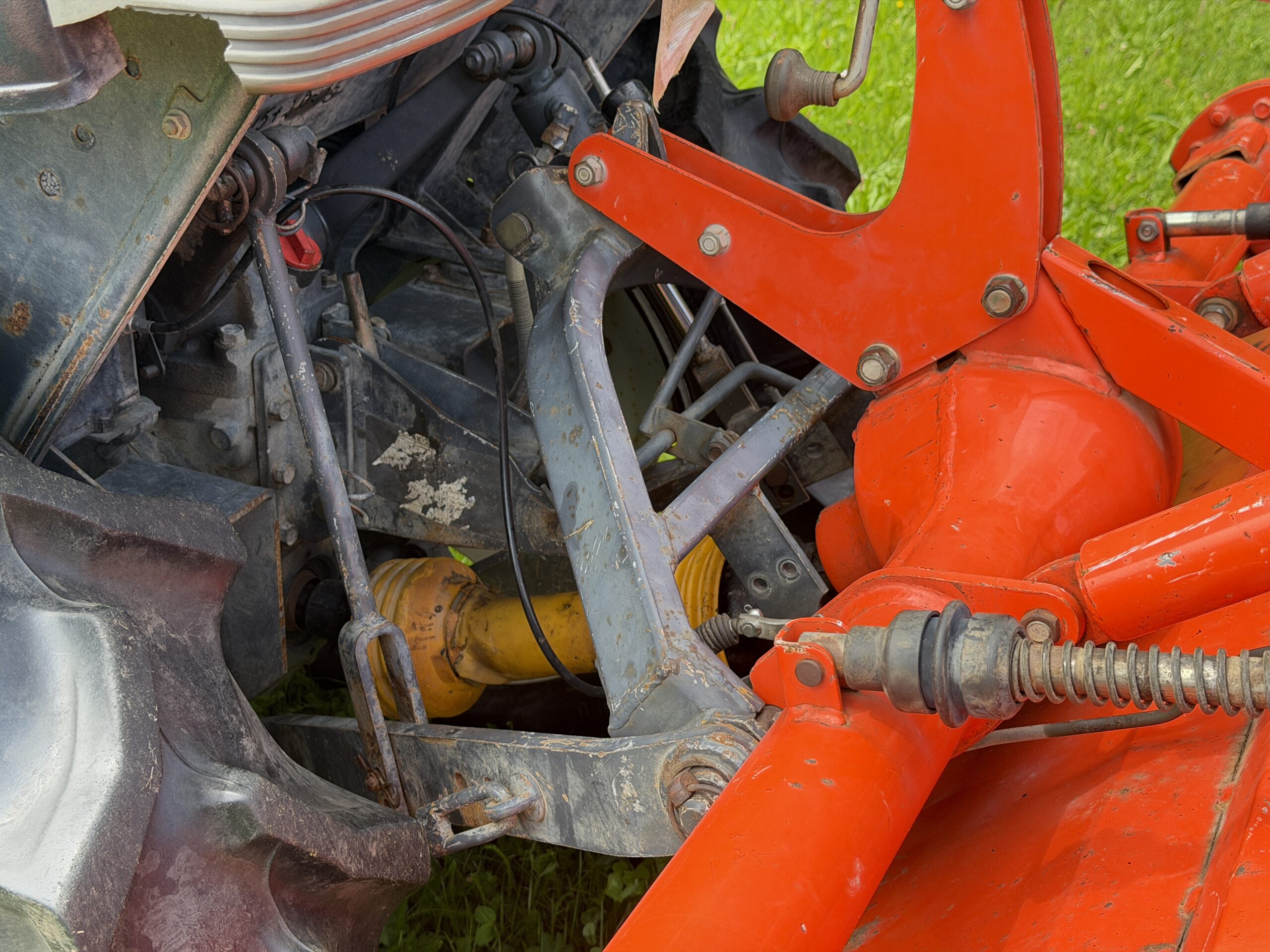 Naudotas traktorius KUBOTA GL240 (18 kW, su freza) 9 Naudotas traktorius KUBOTA GL240 (18 kW, su freza)