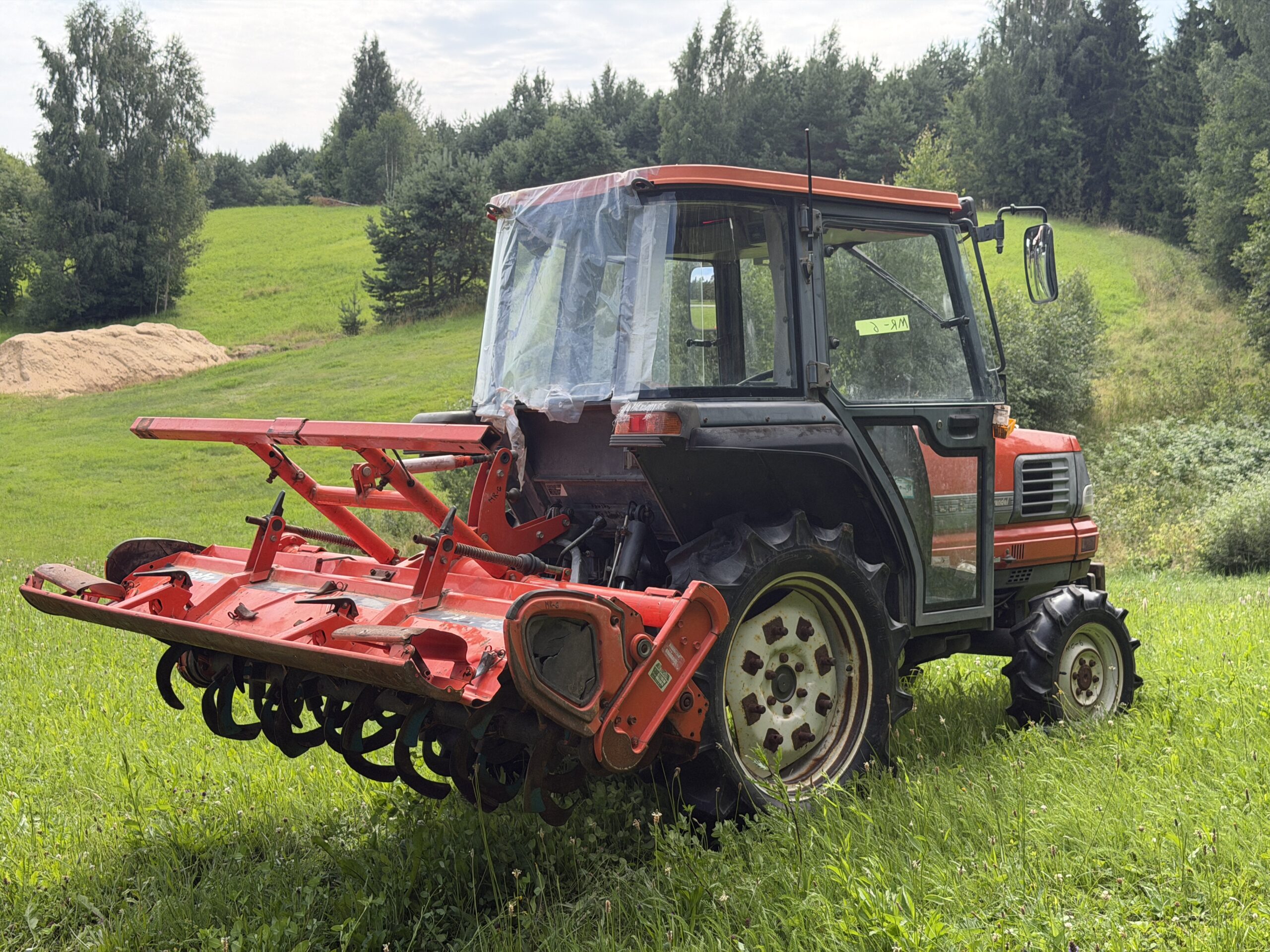 Naudotas traktorius KUBOTA GL240 (18 kW, su freza) 13 Naudotas traktorius KUBOTA GL240 (18 kW, su freza)