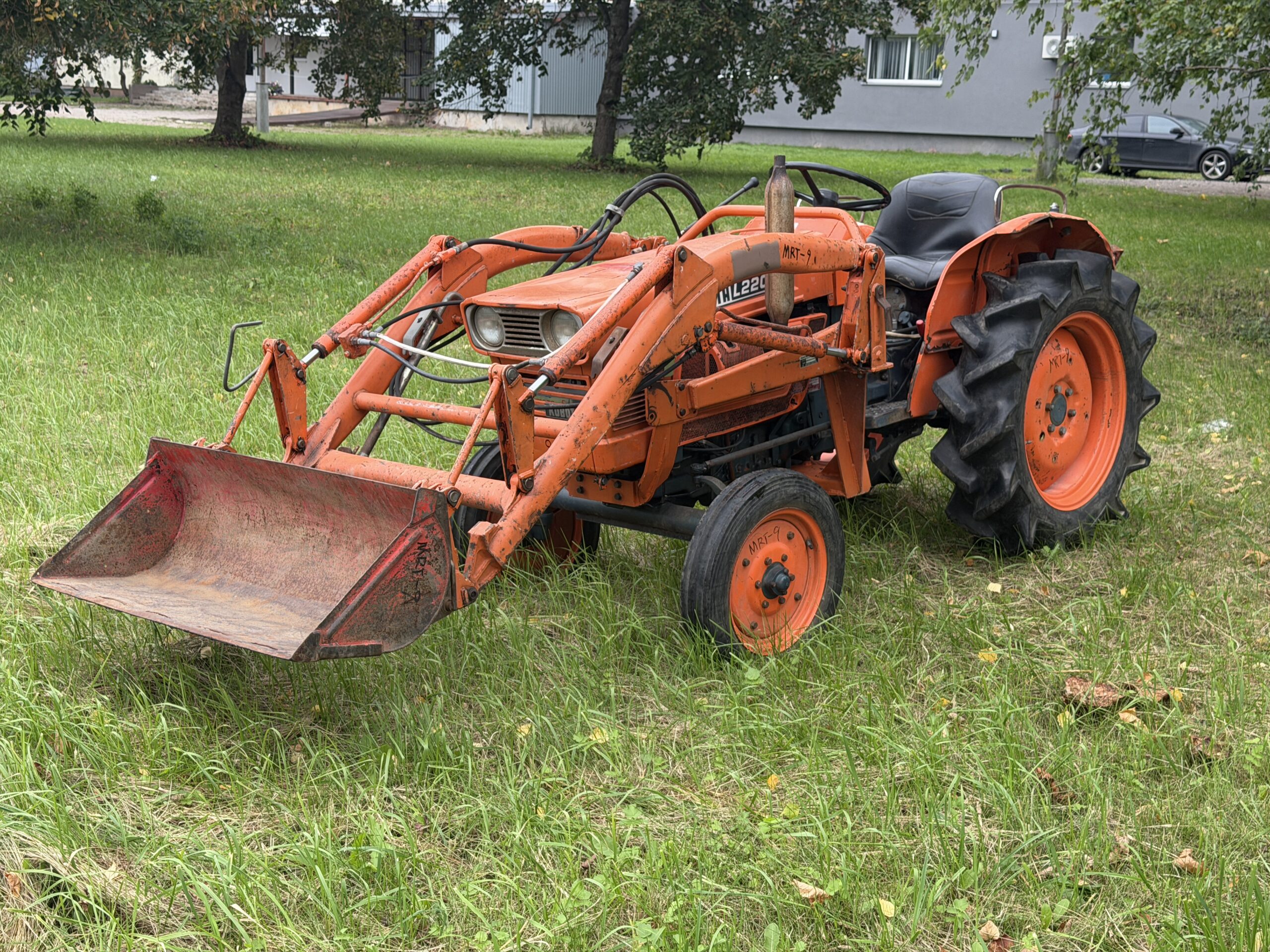 Naudotas traktorius KUBOTA L2201G (16 kW, su frontaliniu krautuvu) 1 Naudotas traktorius KUBOTA L2201G (16 kW, su frontaliniu krautuvu)