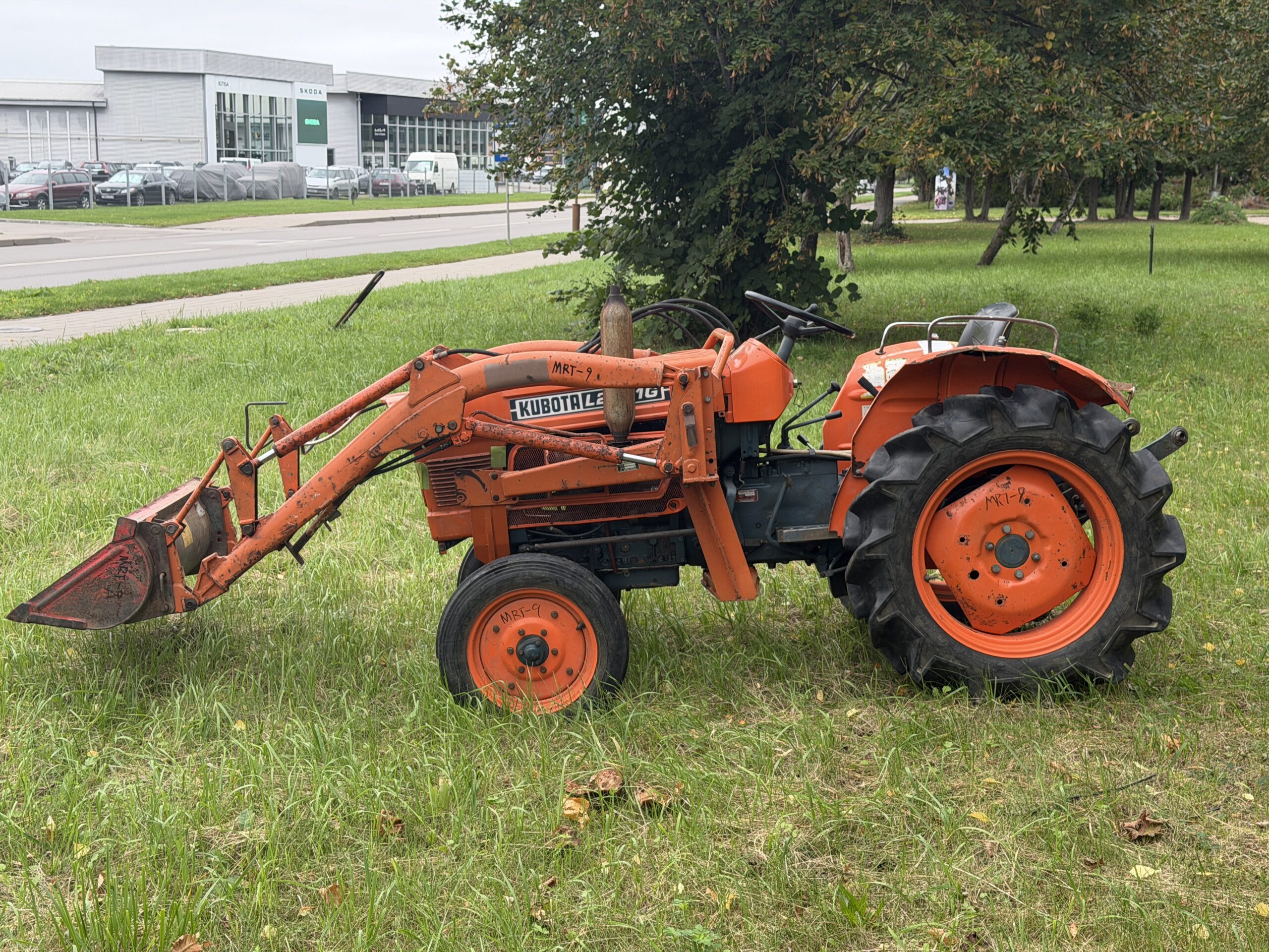 Naudotas traktorius KUBOTA L2201G (16 kW, su frontaliniu krautuvu) 9 Naudotas traktorius KUBOTA L2201G (16 kW, su frontaliniu krautuvu)