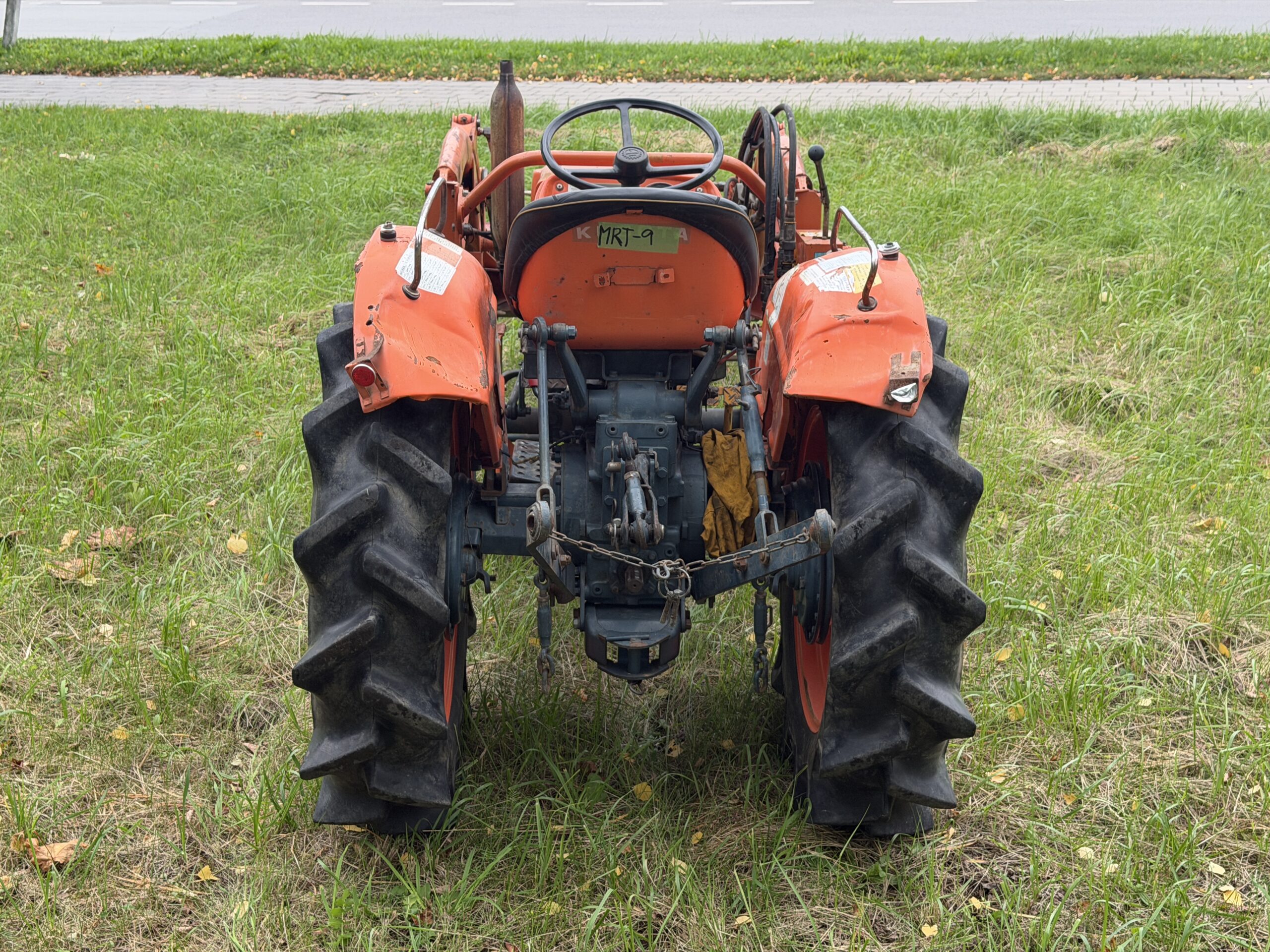 Naudotas traktorius KUBOTA L2201G (16 kW, su frontaliniu krautuvu) 13 Naudotas traktorius KUBOTA L2201G (16 kW, su frontaliniu krautuvu)