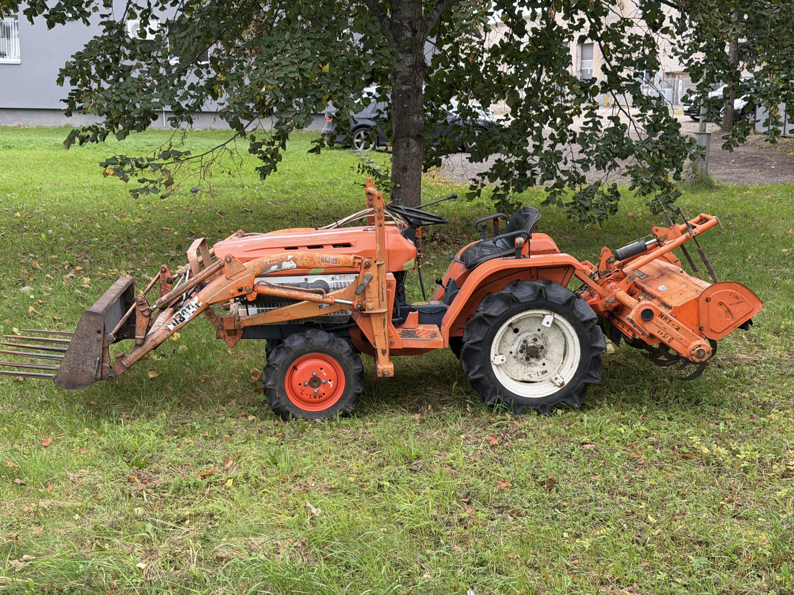 Naudotas traktorius KUBOTA B1500 (14 kW, su frontaliniu krautuvu) 3 Naudotas traktorius KUBOTA B1500 (14 kW, su frontaliniu krautuvu)