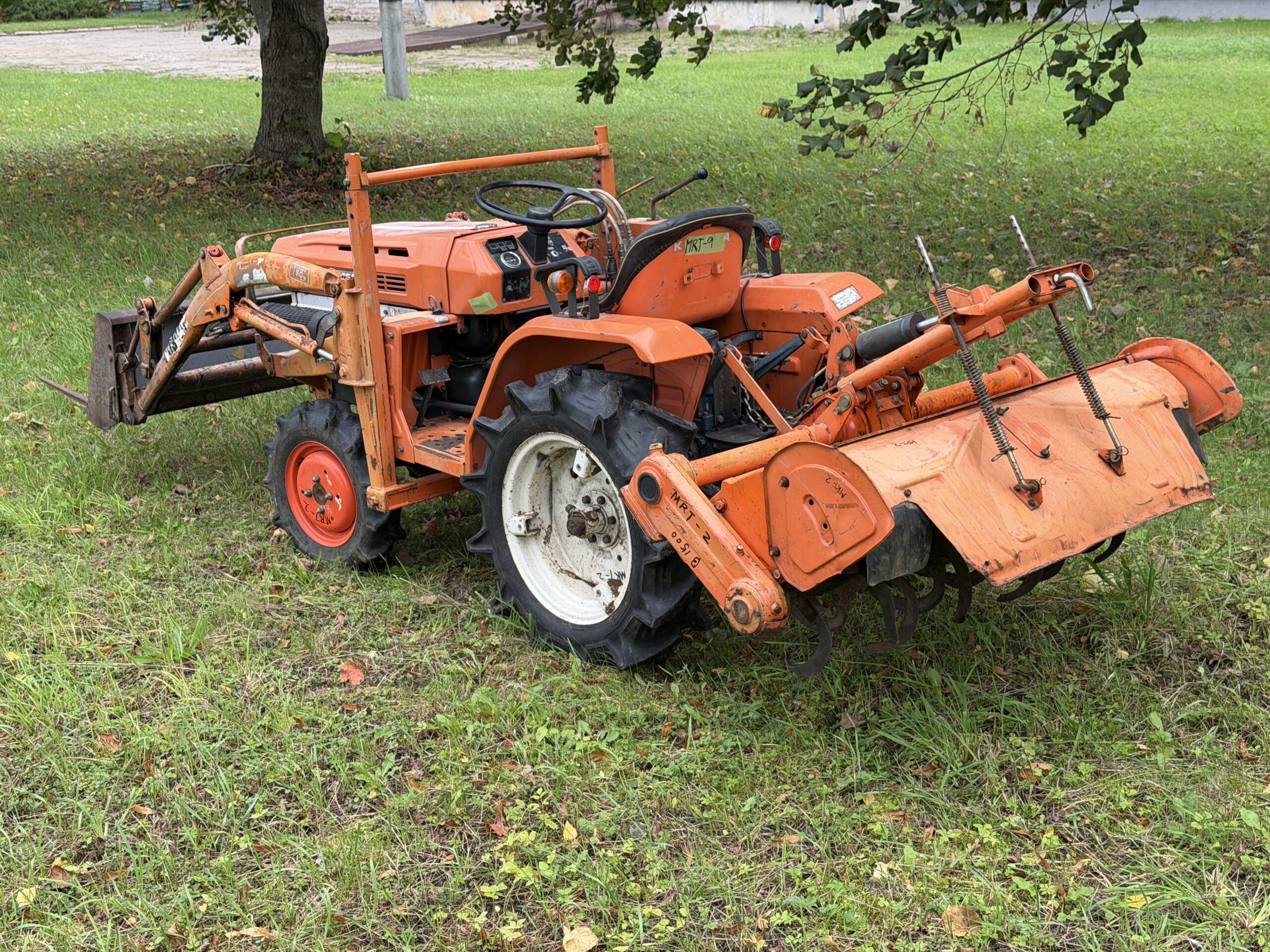 Naudotas traktorius KUBOTA B1500 (14 kW, su frontaliniu krautuvu) 5 Naudotas traktorius KUBOTA B1500 (14 kW, su frontaliniu krautuvu)