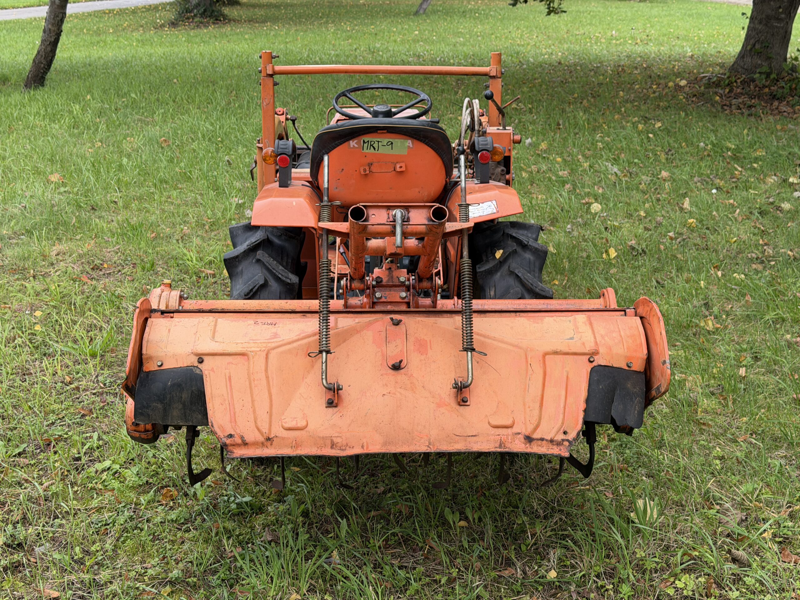 Naudotas traktorius KUBOTA B1500 (14 kW, su frontaliniu krautuvu) 7 Naudotas traktorius KUBOTA B1500 (14 kW, su frontaliniu krautuvu)