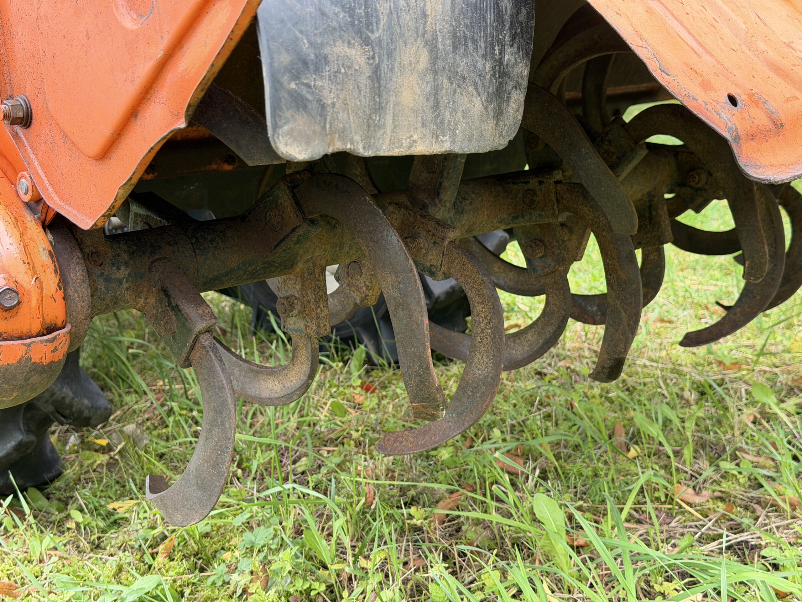 Naudotas traktorius KUBOTA B1500 (14 kW, su frontaliniu krautuvu) 19 Naudotas traktorius KUBOTA B1500 (14 kW, su frontaliniu krautuvu)