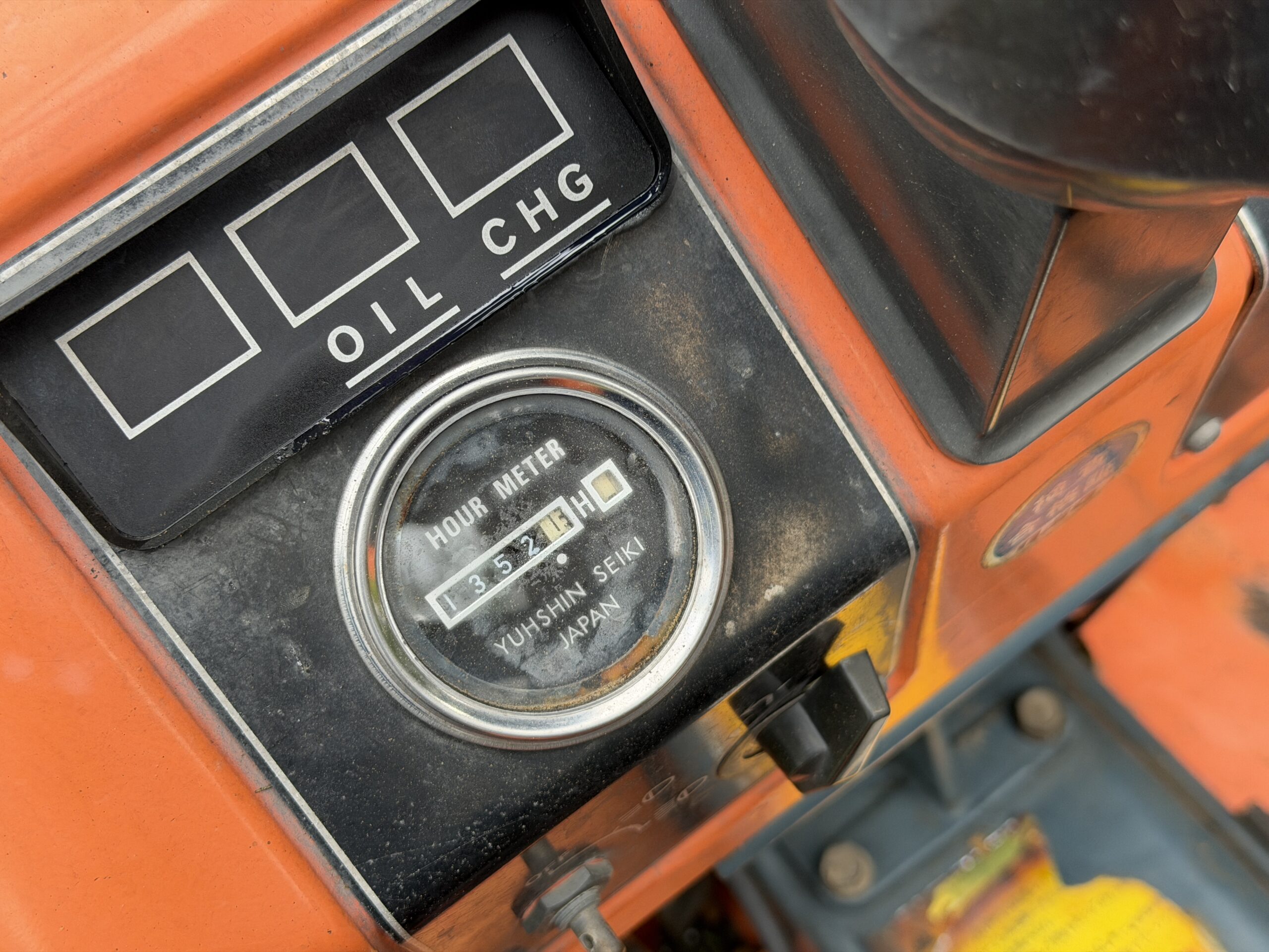 Naudotas traktorius KUBOTA B1500 (14 kW, su frontaliniu krautuvu) 21 Naudotas traktorius KUBOTA B1500 (14 kW, su frontaliniu krautuvu)