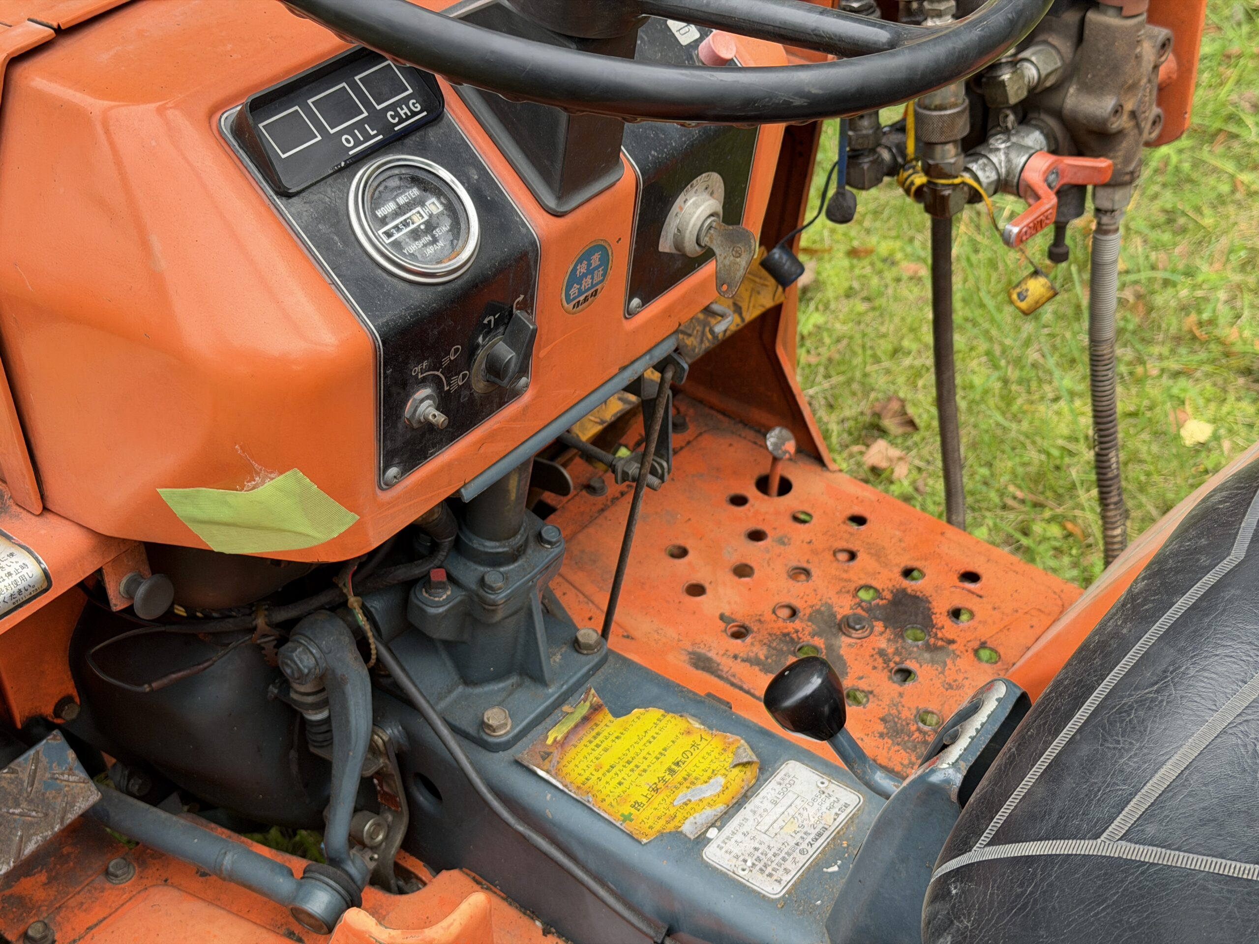 Naudotas traktorius KUBOTA B1500 (14 kW, su frontaliniu krautuvu) 23 Naudotas traktorius KUBOTA B1500 (14 kW, su frontaliniu krautuvu)